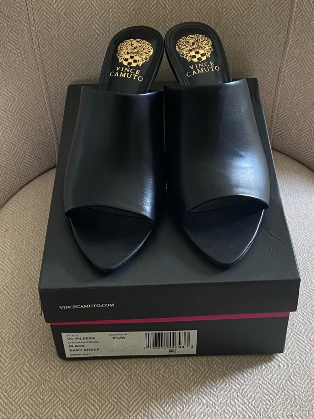 Vince Camuto Black Leather Open-Toe Slide Mules